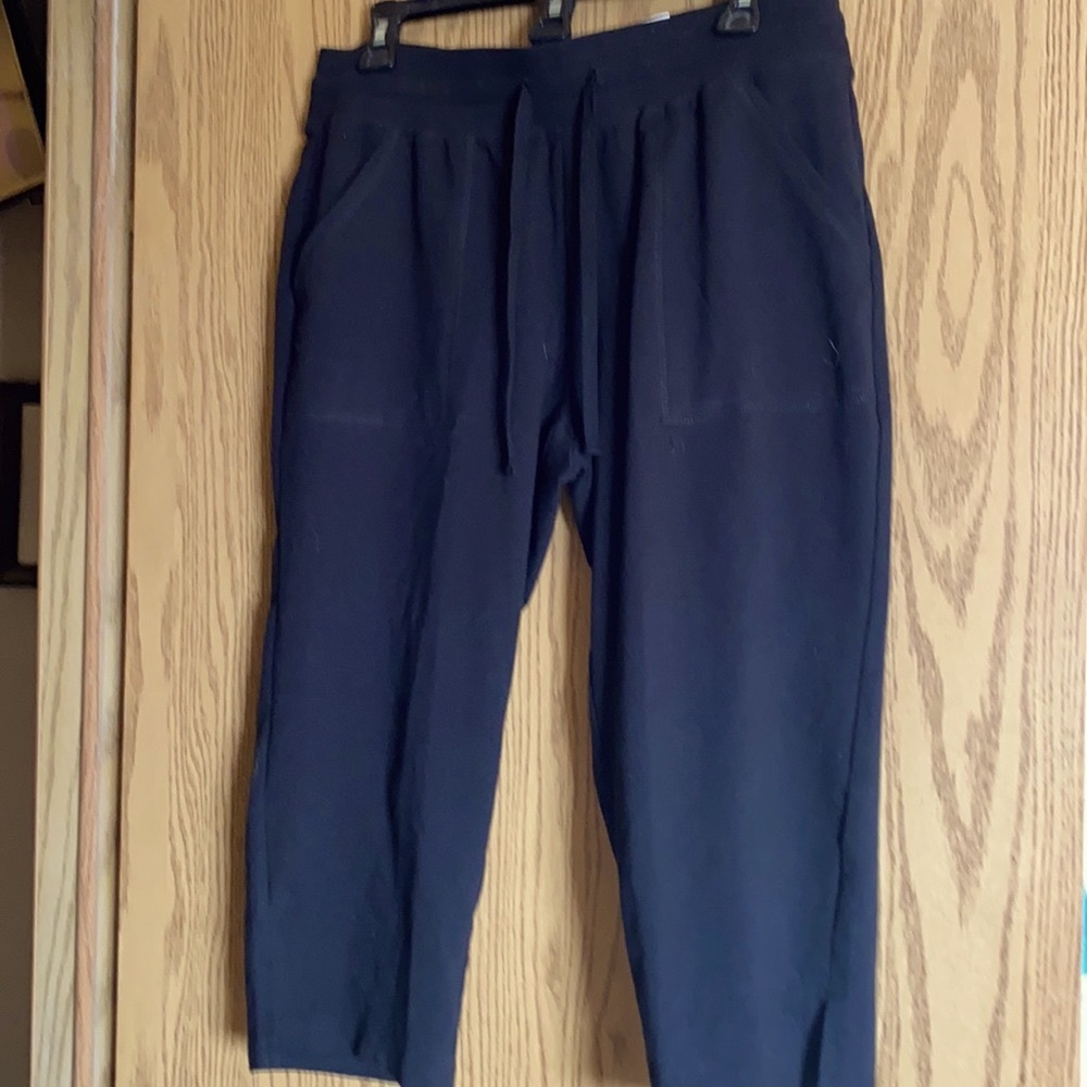Ladies black capris
